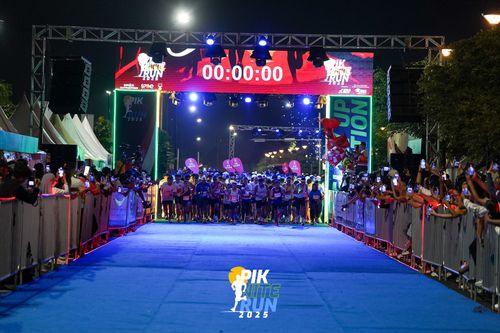 Race photo from PIK NITE RUN 2025