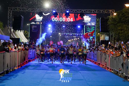 Race photo from PIK NITE RUN 2025