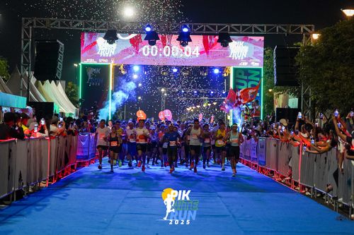 Race photo from PIK NITE RUN 2025