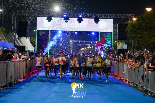 Race photo from PIK NITE RUN 2025