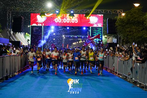 Race photo from PIK NITE RUN 2025