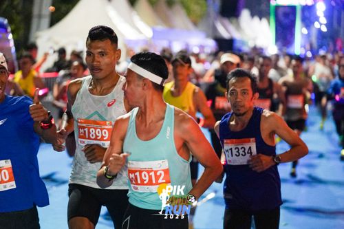 Race photo from PIK NITE RUN 2025