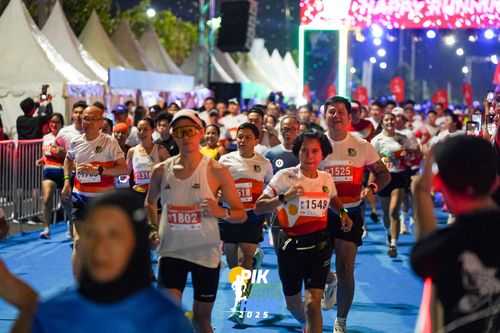 Race photo from PIK NITE RUN 2025