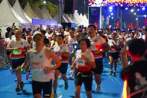 Race photo from PIK NITE RUN 2025