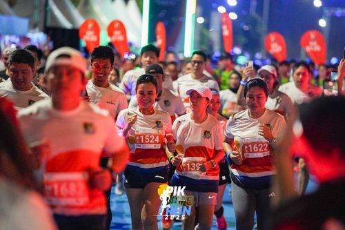 Race photo from PIK NITE RUN 2025