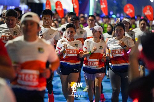 Race photo from PIK NITE RUN 2025