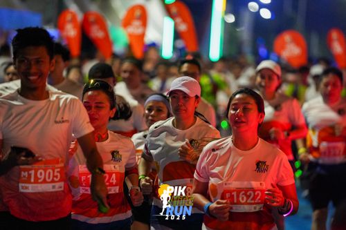 Race photo from PIK NITE RUN 2025