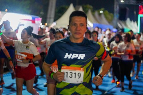 Race photo from PIK NITE RUN 2025