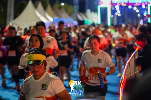 Race photo from PIK NITE RUN 2025