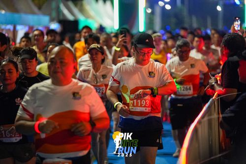 Race photo from PIK NITE RUN 2025