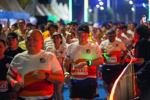 Race photo from PIK NITE RUN 2025