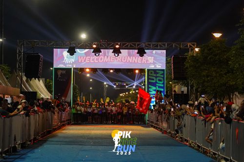 Race photo from PIK NITE RUN 2025