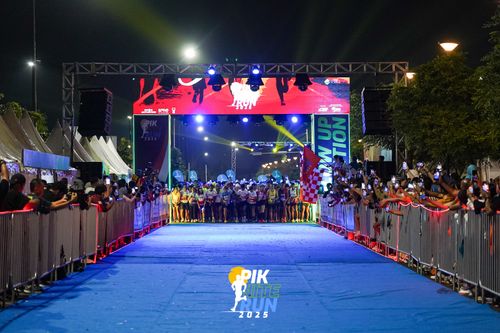 Race photo from PIK NITE RUN 2025