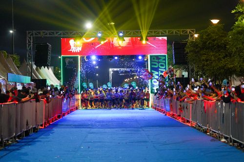Race photo from PIK NITE RUN 2025