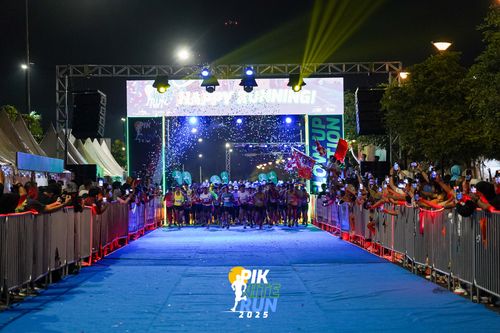 Race photo from PIK NITE RUN 2025