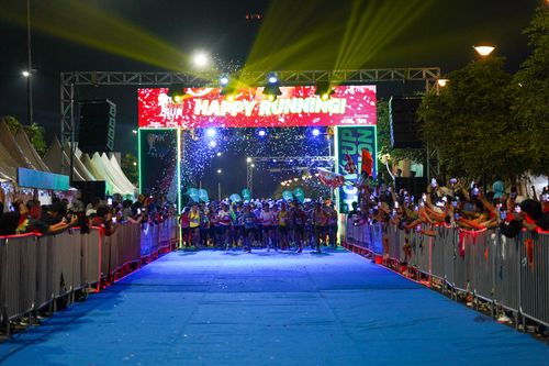 Race photo from PIK NITE RUN 2025