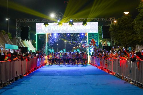 Race photo from PIK NITE RUN 2025