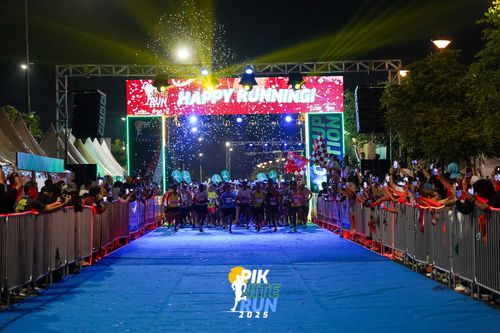 Race photo from PIK NITE RUN 2025