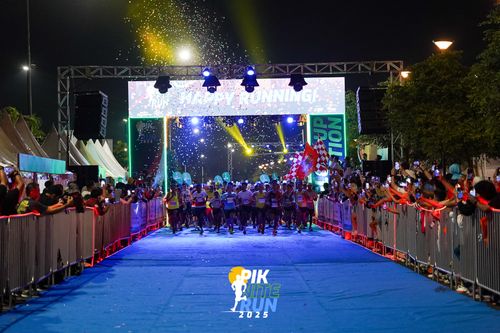 Race photo from PIK NITE RUN 2025