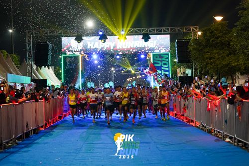 Race photo from PIK NITE RUN 2025