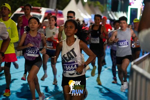 Race photo from PIK NITE RUN 2025