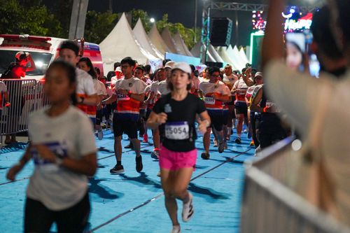 Race photo from PIK NITE RUN 2025