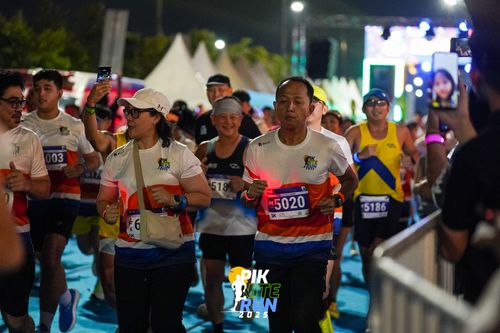 Race photo from PIK NITE RUN 2025