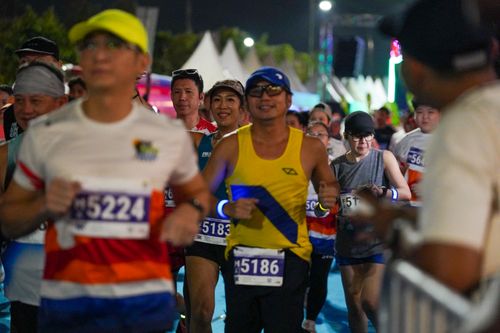 Race photo from PIK NITE RUN 2025