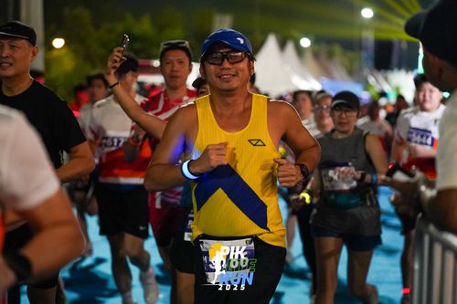 Race photo from PIK NITE RUN 2025