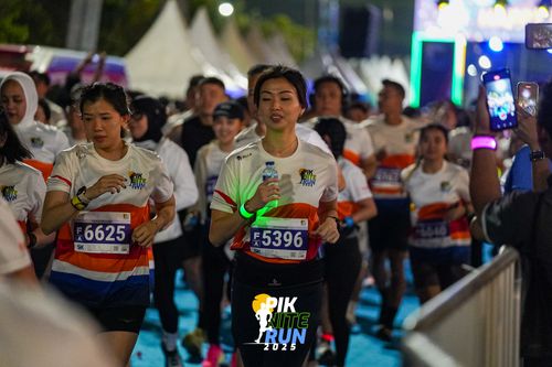Race photo from PIK NITE RUN 2025