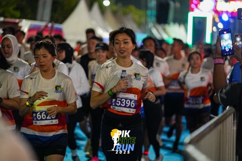 Race photo from PIK NITE RUN 2025