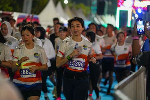 Race photo from PIK NITE RUN 2025