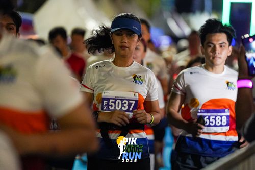Race photo from PIK NITE RUN 2025