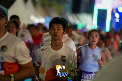 Race photo from PIK NITE RUN 2025