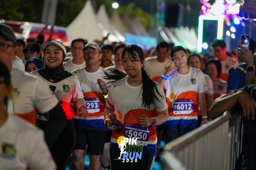 Race photo from PIK NITE RUN 2025