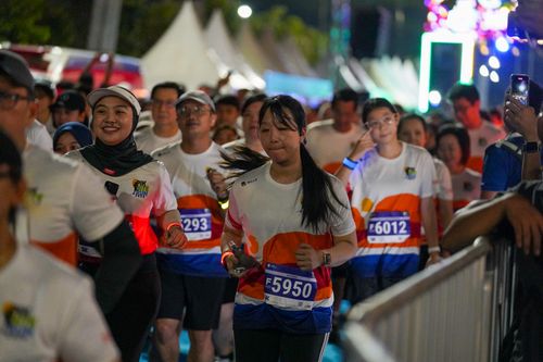 Race photo from PIK NITE RUN 2025
