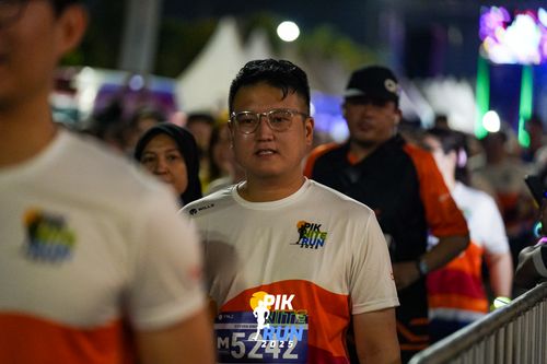 Race photo from PIK NITE RUN 2025