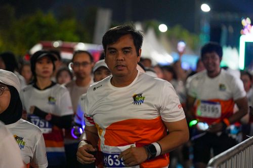 Race photo from PIK NITE RUN 2025