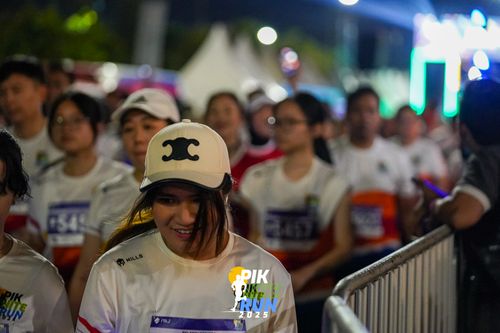 Race photo from PIK NITE RUN 2025