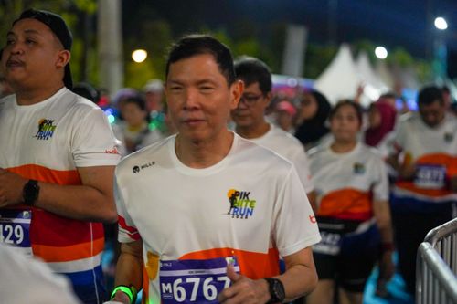 Race photo from PIK NITE RUN 2025