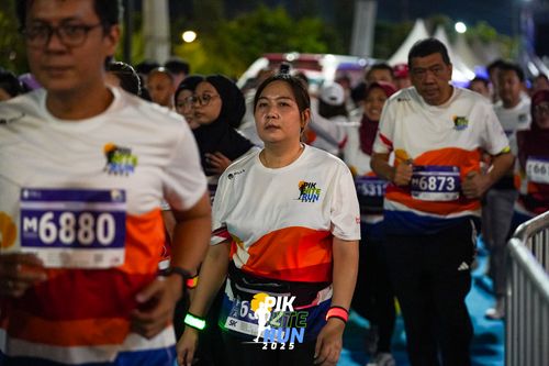 Race photo from PIK NITE RUN 2025