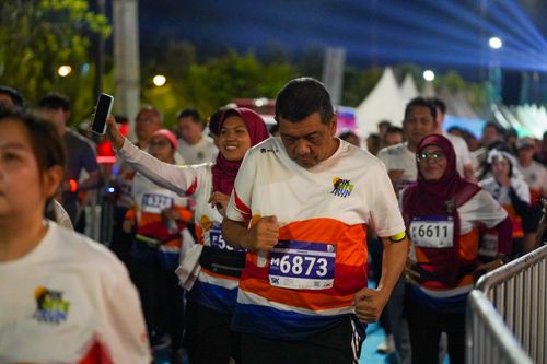 Race photo from PIK NITE RUN 2025