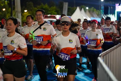 Race photo from PIK NITE RUN 2025