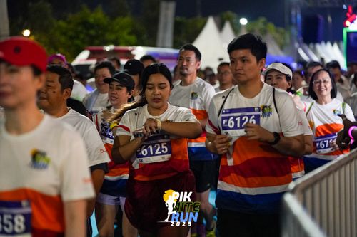 Race photo from PIK NITE RUN 2025