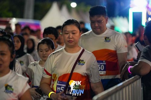 Race photo from PIK NITE RUN 2025