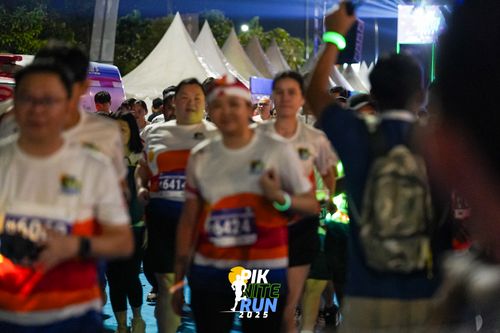 Race photo from PIK NITE RUN 2025