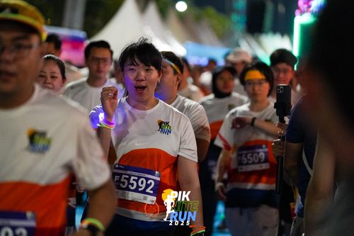 Race photo from PIK NITE RUN 2025