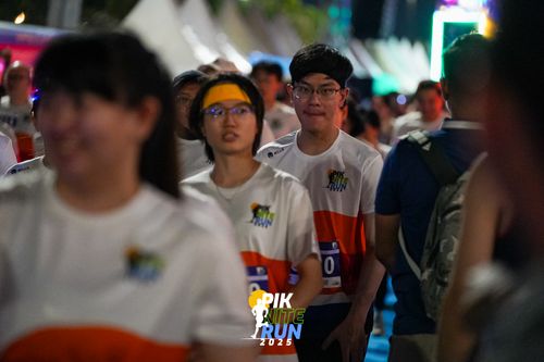 Race photo from PIK NITE RUN 2025