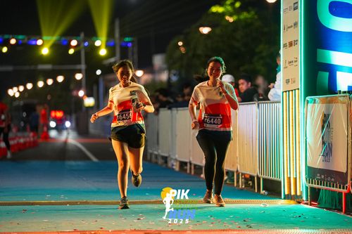 Race photo from PIK NITE RUN 2025