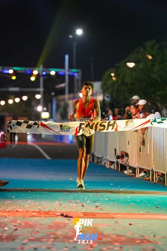 Race photo from PIK NITE RUN 2025